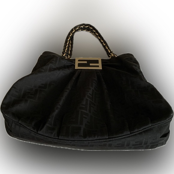 Fendi Zucca Shoulder Bag in excellent condition. - Picture 9 of 17